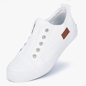 Jenn Andor white tennis shoes